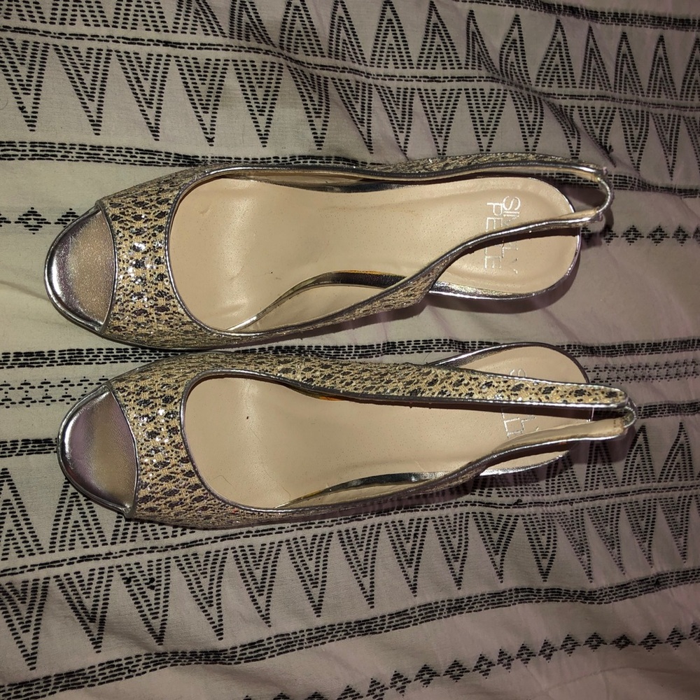 Peep to heels